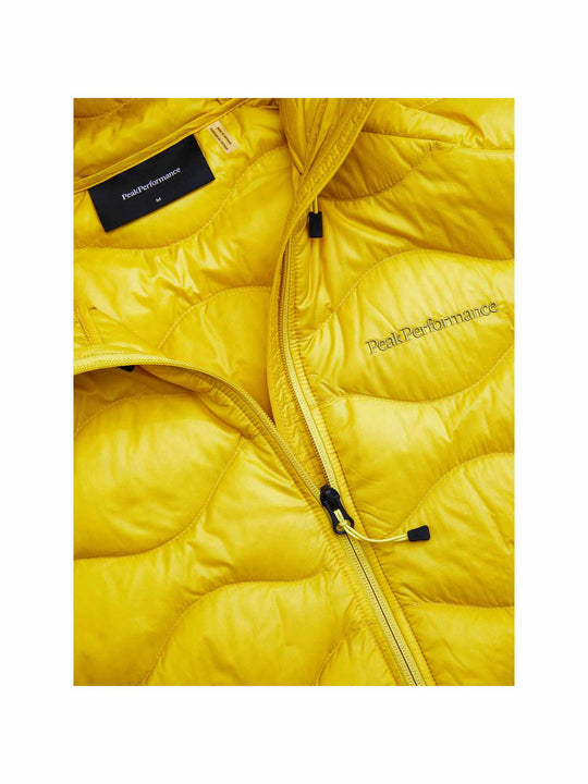 Kurtka puchowa męska PEAK PERFORMANCE M Helium Down Hood Jacket kolor żółty
