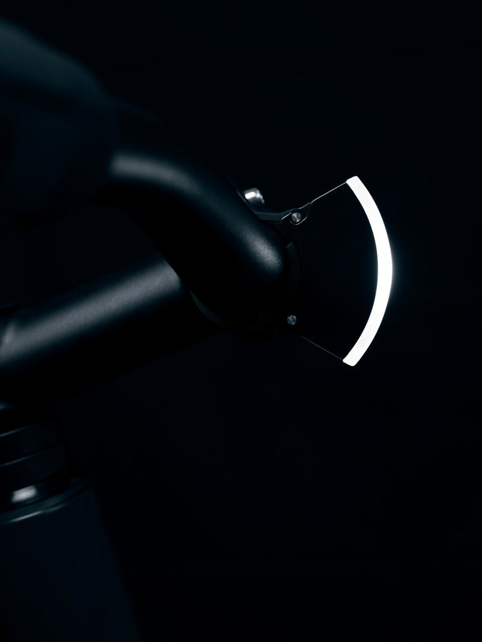 Lampka rowerowa BOOKMAN Curve Front Light 220lm czarny
