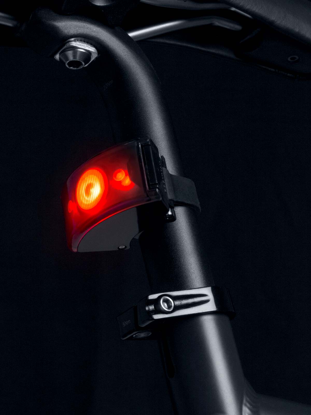 Lampka rowerowa BOOKMAN Curve Rear Light 37lm czarny