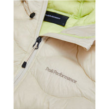 Kurtka puchowa Peak Performance W Helium Down Hood Jacket beżowy - Adventure Sports
