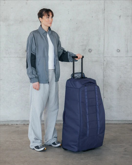 Torba podróżna na kółkach Db™ Hugger Roller Bag Check-In 90L niebieski